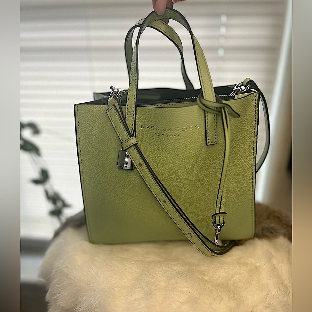MARC JACOBS TWO WAY CROSSBODY BAG! EUC